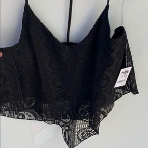 Charlotte Russ crop top 😍🖤